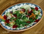 Салат из свежих овощей с мятой