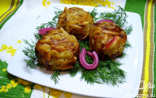 Рецепт Картофельные мини-кугели с кальмарами и маринованным луком