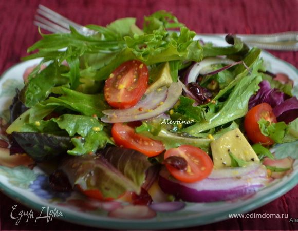 Салат из листьев салата – рецепт диетического блюда