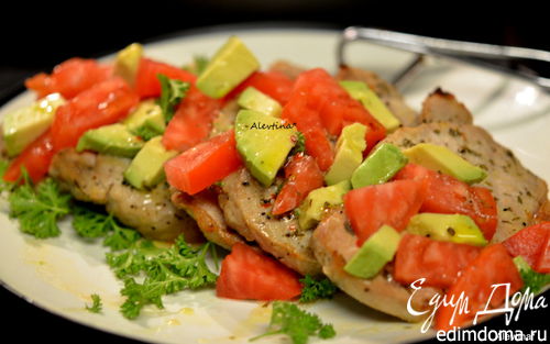 Рецепт Свинина "Юкатан" с авокадо и томатом