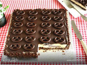 Шоколадный пирог с мини-бретцелями