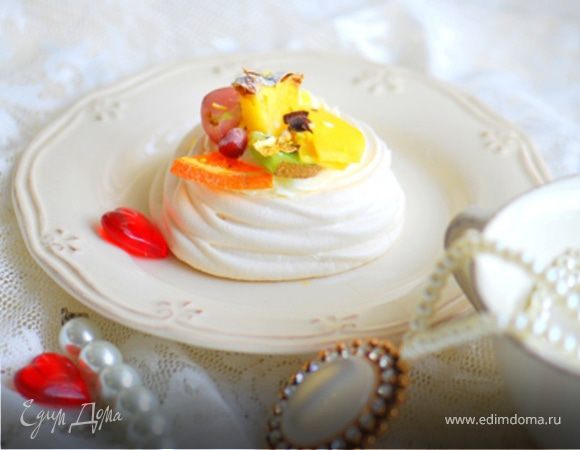 Ванильный десерт "Павлова" с фруктами