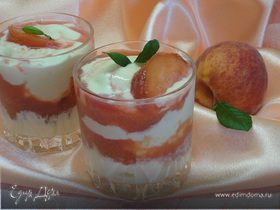 Ванильное мороженое с персиками
