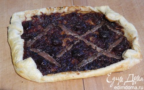 Рецепт Открытый пирог с карамелизированным луком и анчоусами