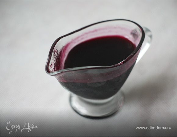 Соус из диких ягод и красного вина