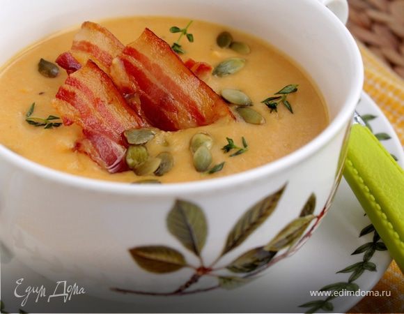Приготовление томатно-тыквенного супа с беконом: