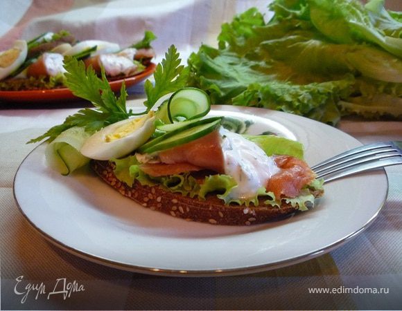Датский открытый бутерброд с лососем, пошаговый рецепт на 1354 ккал, фото,  ингредиенты - Анюта М