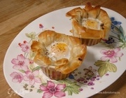 Яйца, запеченные с шампиньонами и луком в тесте фило