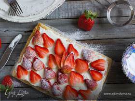 Весенний пирог с ягодами и сливочным кремом