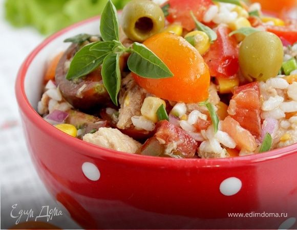 Слоеный салат с тунцом, рисом и луком - рецепт с фото на Пошагово ру