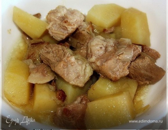 Мясо в духовке с картошкой: вкусный и сытный рецепт со свининой