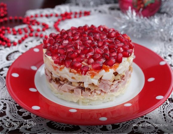 Салат «Красная шапочка» с помидорами и ветчиной — рецепт с фото