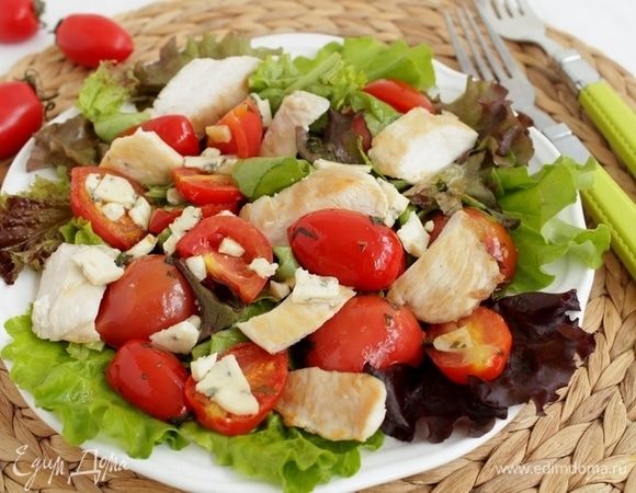 Салат с курицей, грибами и помидорами черри, рецепт с фото — баштрен.рф