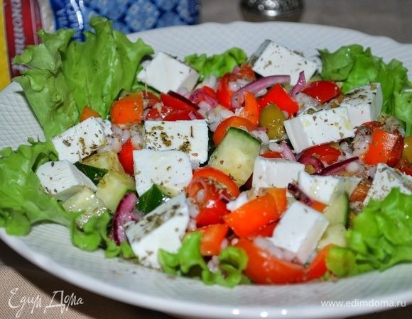 Греческий салат с перловкой