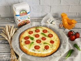 Пицца «3 сыра» на тыквенном тесте