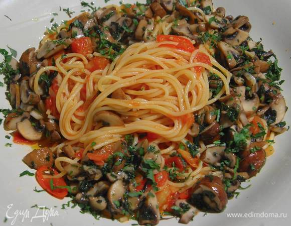 Острые спагетти с чесноком и грибами