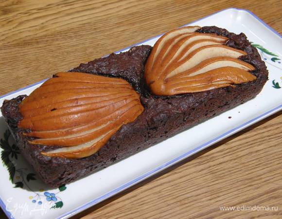 Шоколадный пирог с грушей