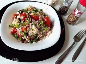 Теплый рисовый салат с шампиньонами