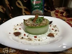 Азиатский салат с машем и куриными желудочками