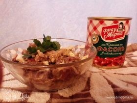 Салат с куриной печенью и фасолью