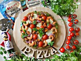 Пицца с морепродуктами на основе из брокколи