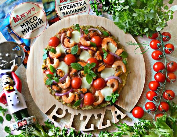 Пицца с морепродуктами на основе из брокколи