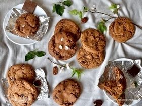 Печенье с шоколадом, ирисками и орехом пекан