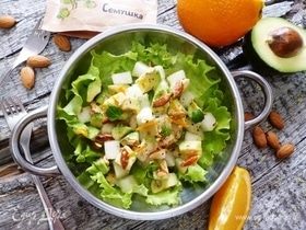 Салат из дыни и авокадо с миндалем