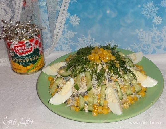 Салат из курицы с огурцом и кукурузой