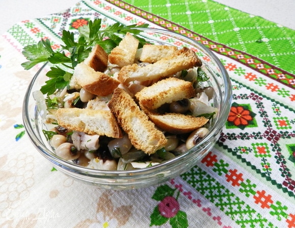 Салат из фасоли с сухариками Салат из фасоли с сухариками