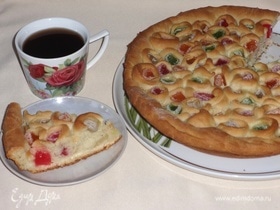 Постный пирог с мармеладом и яблоками