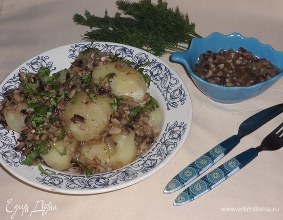 Рецепт: Картофель в сметанно-грибном соусе - очень нежно и ароматно