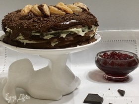 Шоколадный блинный торт с кремом пломбир