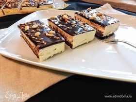 Шоколадно-ванильные пирожные с арахисом