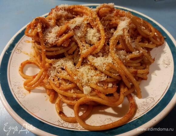 Спагетти с томатами в собственном соку