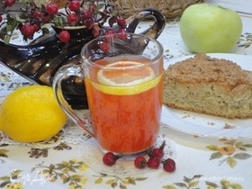 Осенний напиток «Лесной шиповник с лимоном»