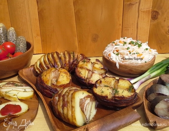 Картошка в духовке с салом или беконом