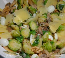 Салат из брюссельской капусты с вешенками и перепелиными яйцами