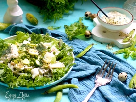 Салат зеленый с кальмаром