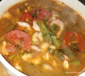 Рыбный суп с зеленой фасолью, креветками и шампиньонами