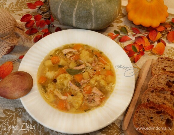 Куриный суп с овощами и вермишелью