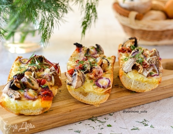 Горячие бутерброды с сыром и грибами