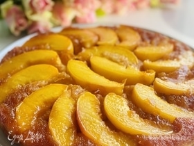 Пирог с карамелизированными персиками