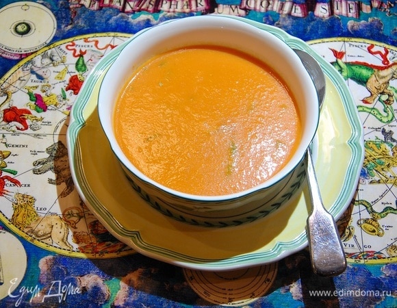 Томатный суп с запеченным перцем и кокосовым молоком