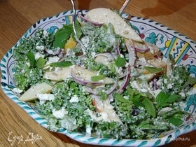 Салат из кейла с грушей и фетой
