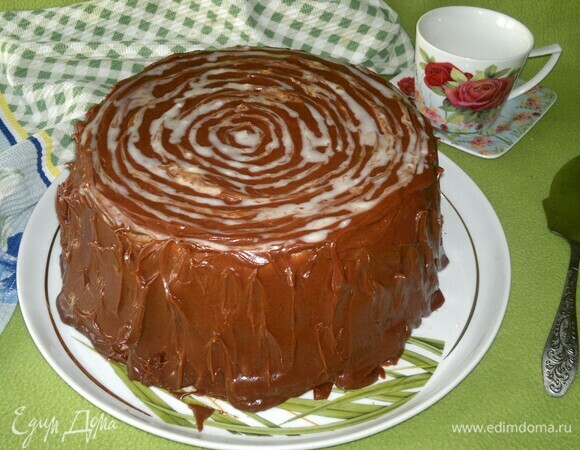 Нежный торт Пломбир с клубникой без выпечки и печенья