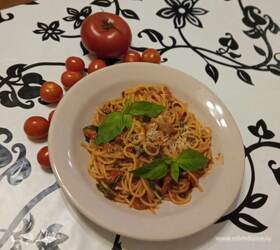 Спагетти с острым соусом