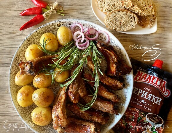 Запеченные свиные ребрышки с картофелем в рукаве - пошаговый рецепт с фото на Готовим дома