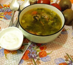 Суп с фрикадельками и шпинатом