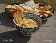 Хумус на чипсах из лаваша